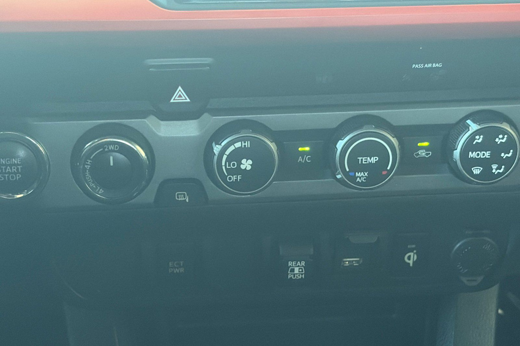Thumbnail: 2020 Toyota Tacoma - 6
