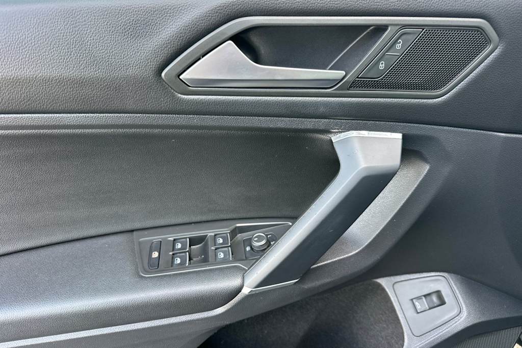 Thumbnail: 2020 Volkswagen Tiguan - 19