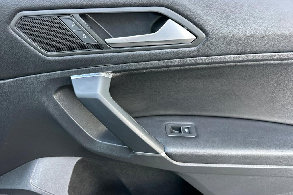 Thumbnail: 2020 Volkswagen Tiguan - 25