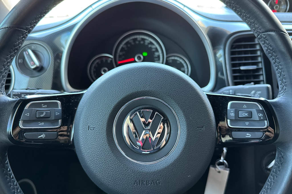 Thumbnail: 2014 Volkswagen Beetle - 24