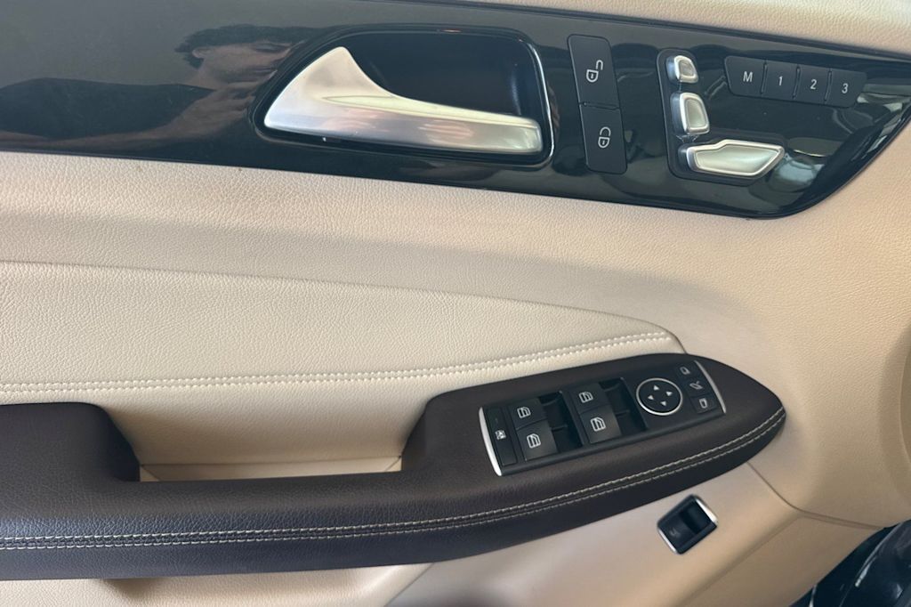 Thumbnail: 2018 Mercedes-Benz GLE - 17