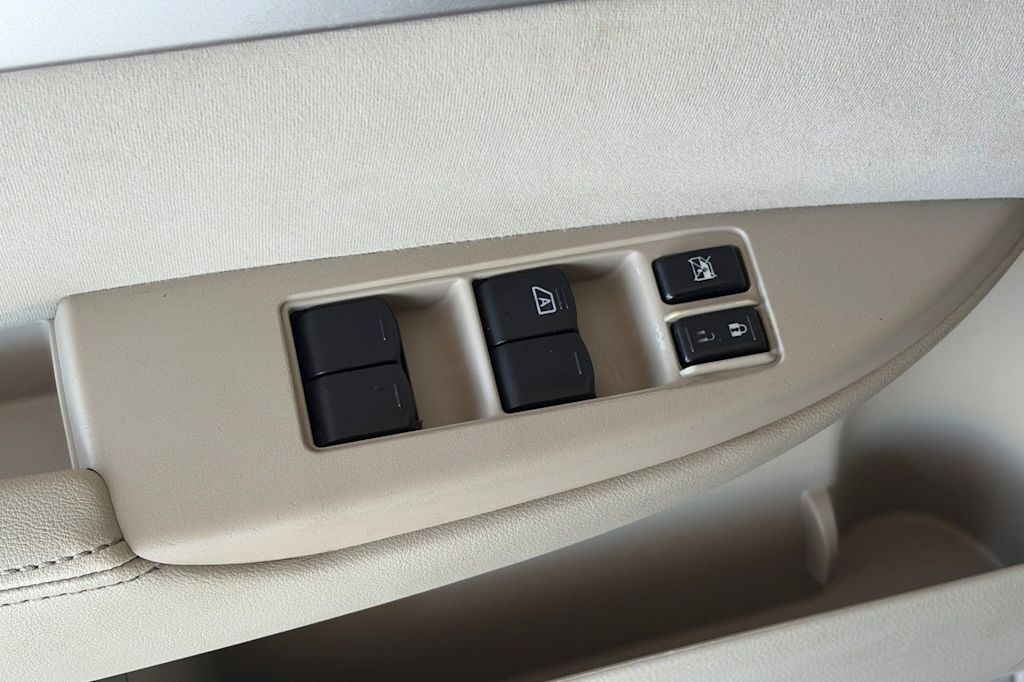 Thumbnail: 2011 Subaru Outback - 20