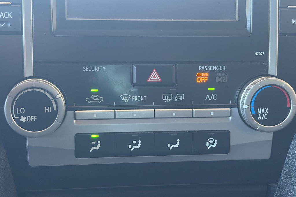 Thumbnail: 2014 Toyota Camry - 23