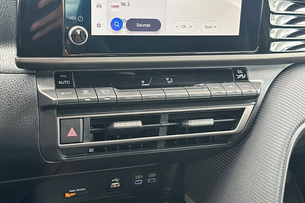 Thumbnail: 2025 Toyota Camry - 25