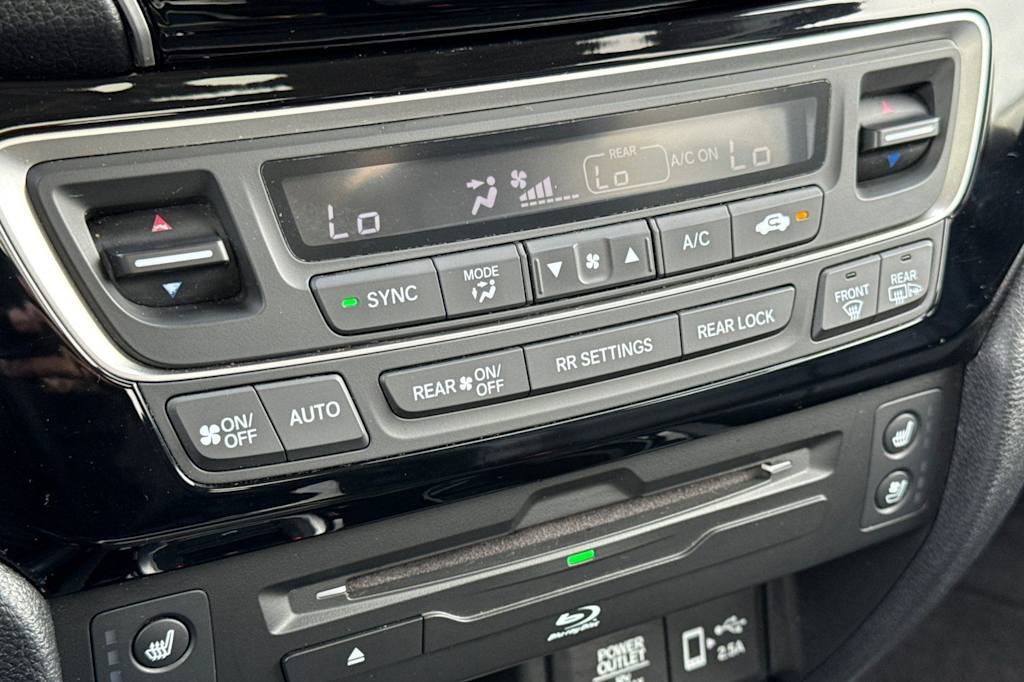 Thumbnail: 2019 Honda Pilot - 25