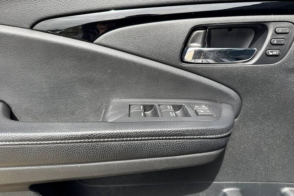 Thumbnail: 2019 Honda Pilot - 19