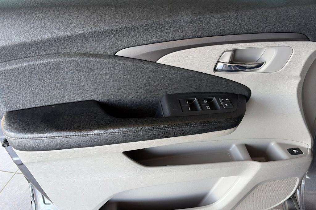 Thumbnail: 2016 Honda Pilot - 20
