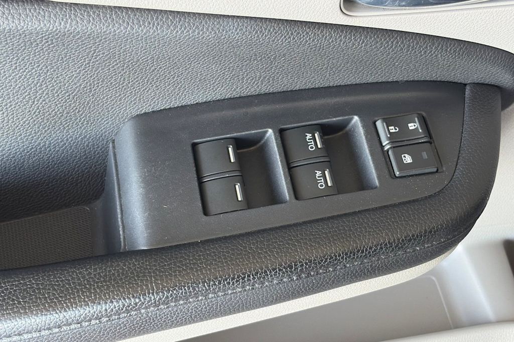 Thumbnail: 2016 Honda Pilot - 21