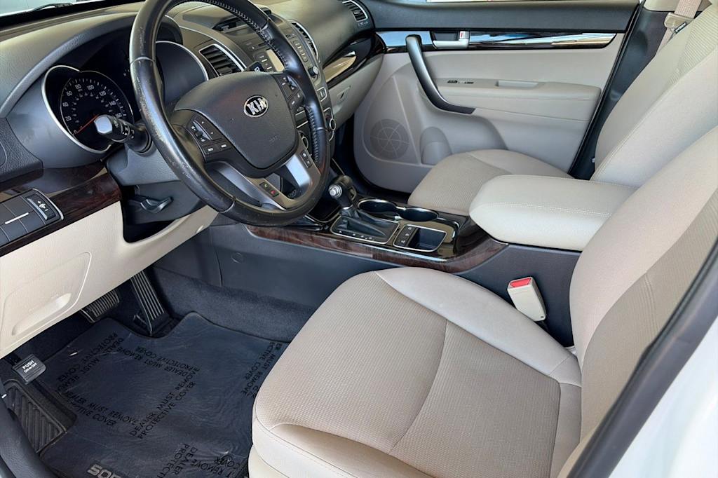 Thumbnail: 2015 Kia Sorento - 9