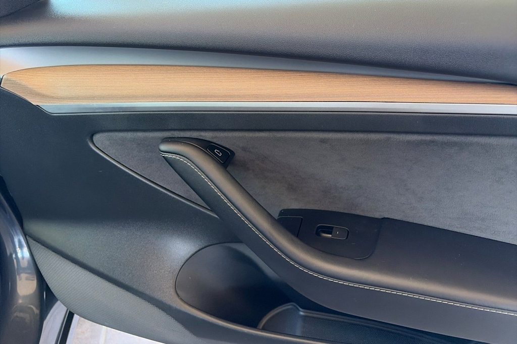 Thumbnail: 2023 Tesla Model 3 - 21