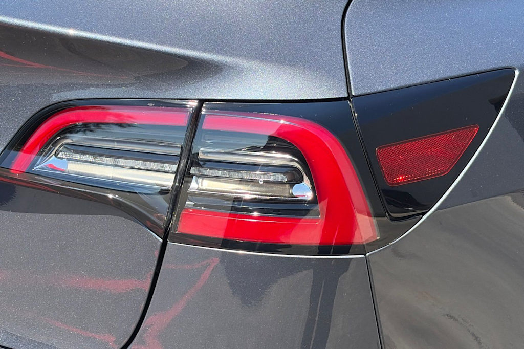 Thumbnail: 2023 Tesla Model 3 - 28