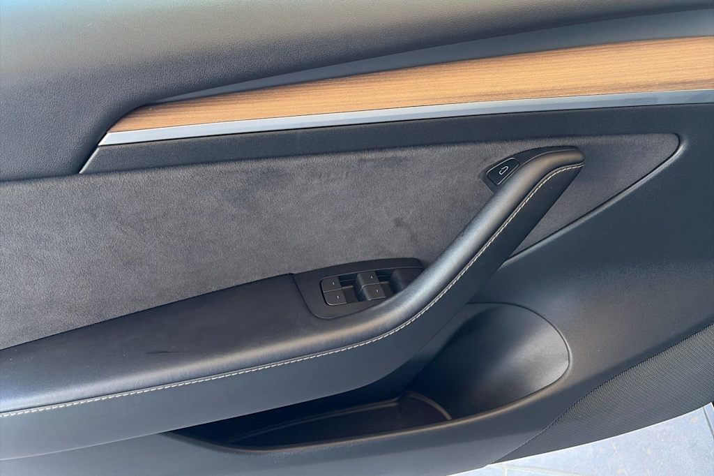 Thumbnail: 2023 Tesla Model 3 - 18