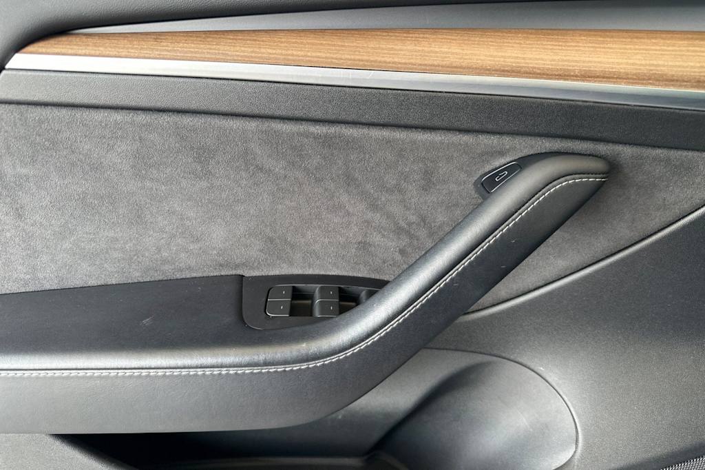 Thumbnail: 2022 Tesla Model 3 - 18