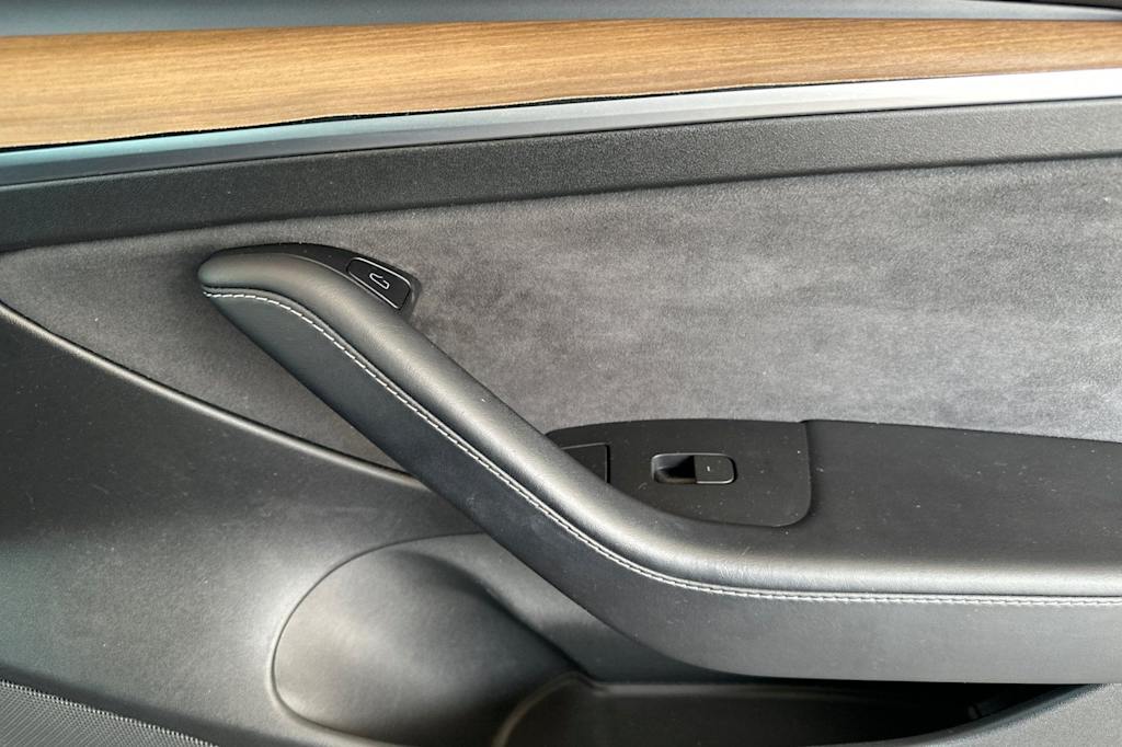 Thumbnail: 2022 Tesla Model 3 - 21