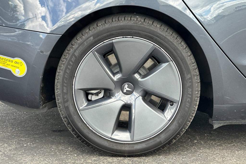Thumbnail: 2022 Tesla Model 3 - 8