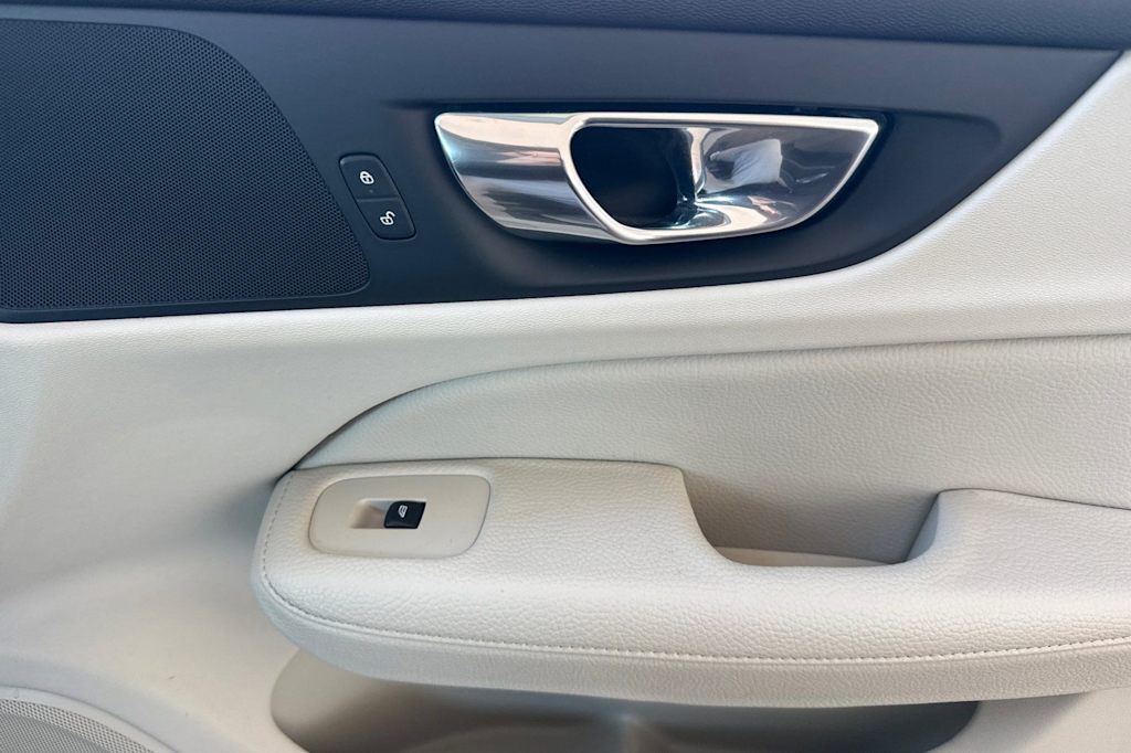 Thumbnail: 2019 Volvo S60 - 24