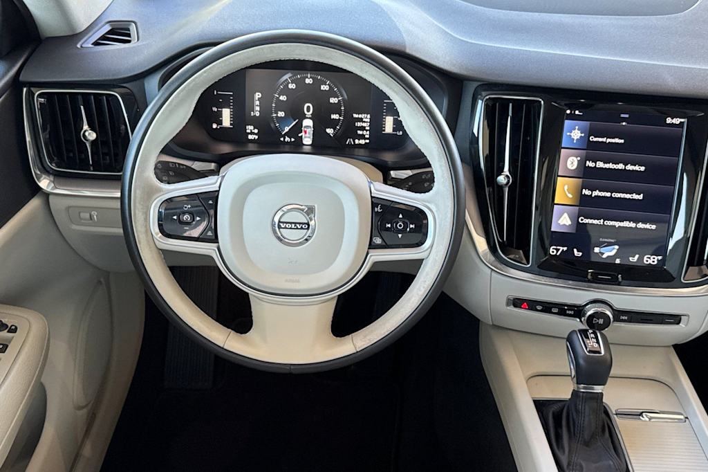 Thumbnail: 2019 Volvo S60 - 10