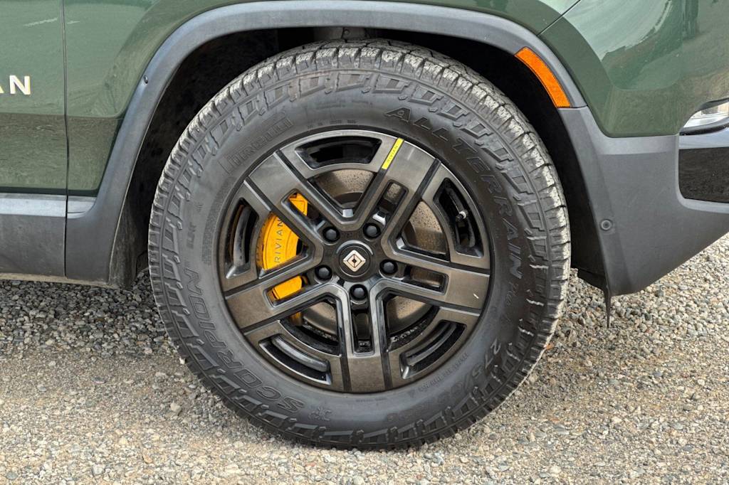 Thumbnail: 2023 Rivian R1S - 8