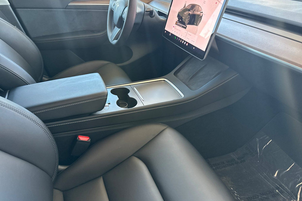 Thumbnail: 2024 Tesla Model Y - 11