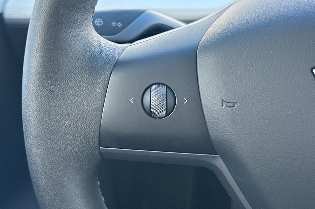 Thumbnail: 2025 Tesla Model Y - 27