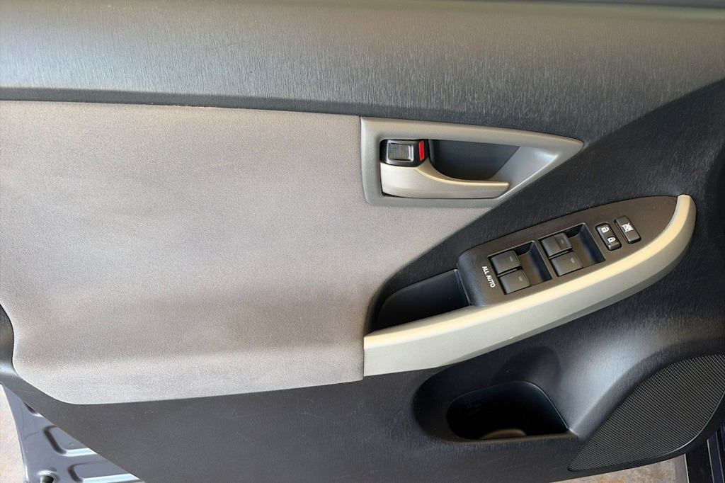 Thumbnail: 2015 Toyota Prius - 21