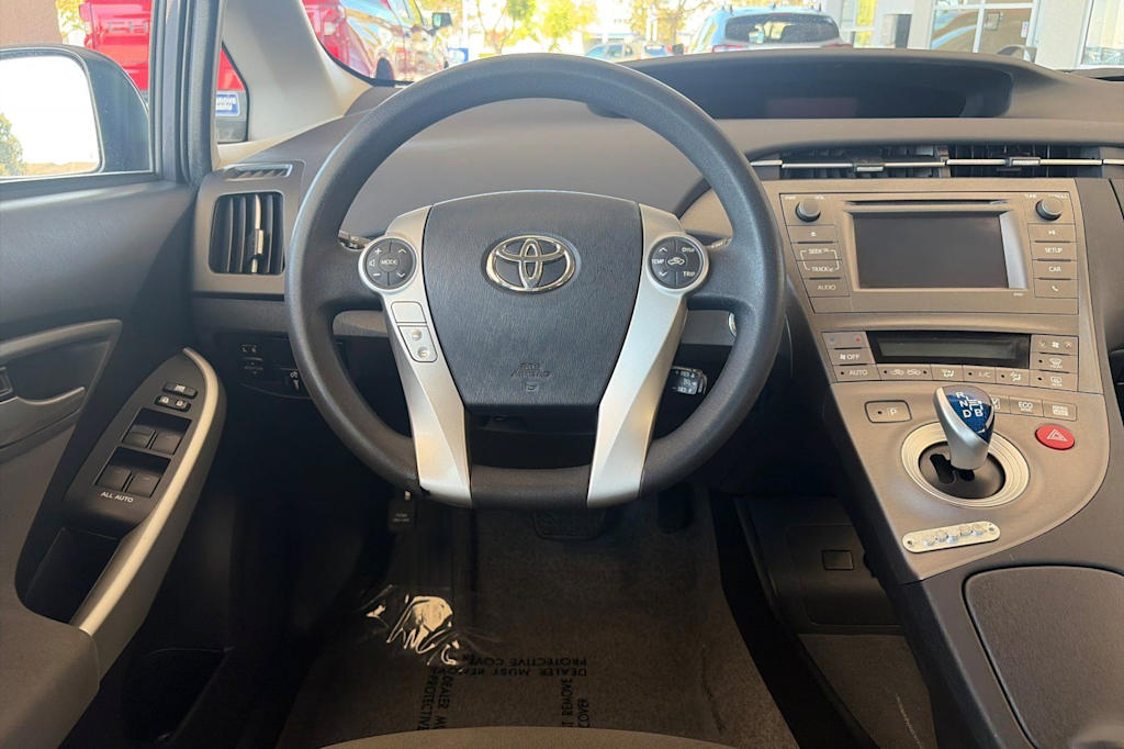 Thumbnail: 2015 Toyota Prius - 9