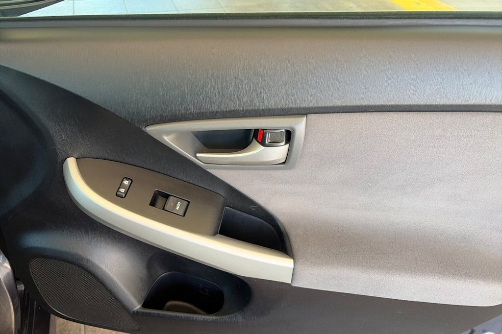 Thumbnail: 2015 Toyota Prius - 24