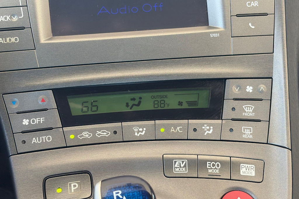 Thumbnail: 2015 Toyota Prius - 26