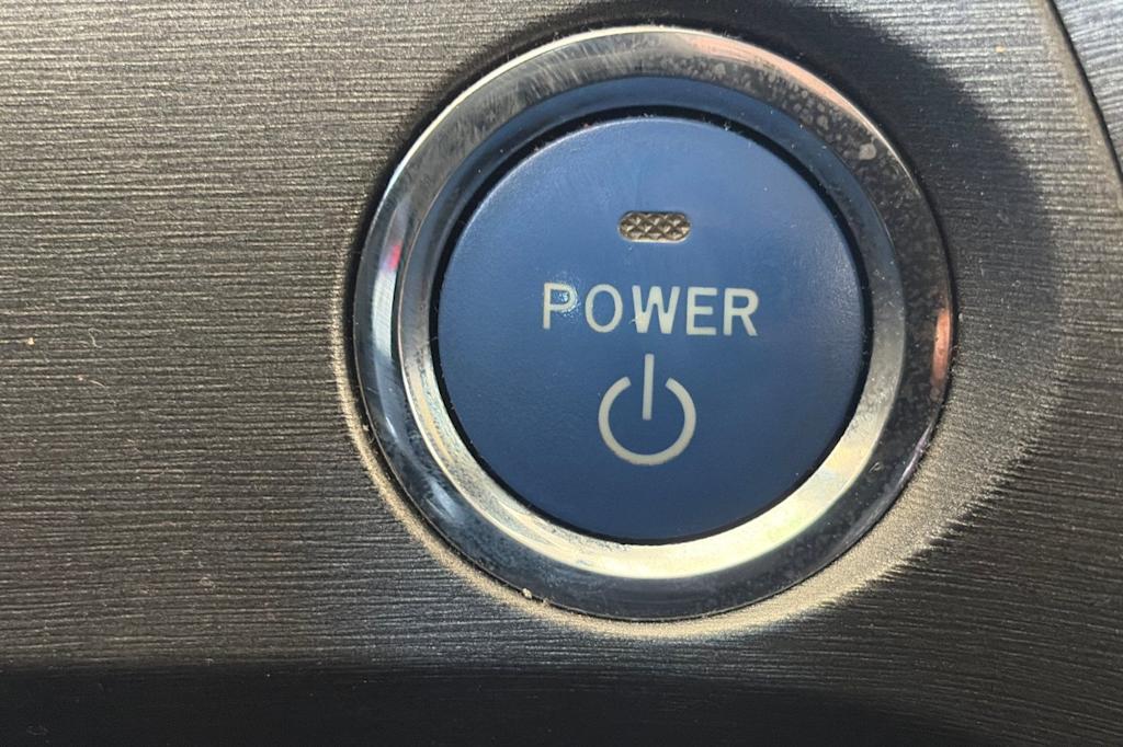 Thumbnail: 2015 Toyota Prius - 27