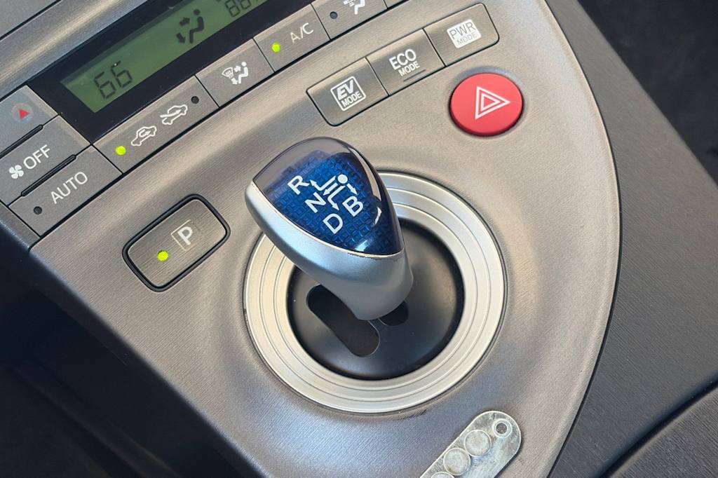 Thumbnail: 2015 Toyota Prius - 14
