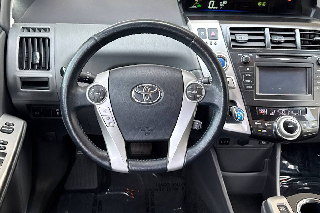 Thumbnail: 2014 Toyota Prius v - 10