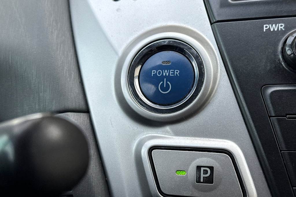 Thumbnail: 2014 Toyota Prius v - 30