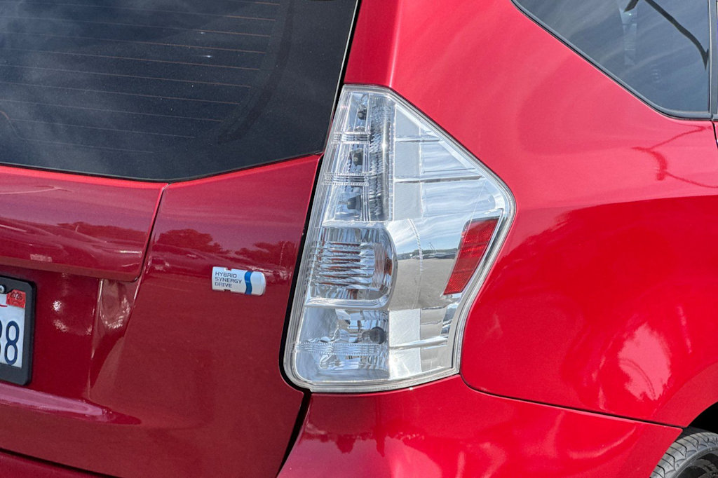 Thumbnail: 2014 Toyota Prius v - 35