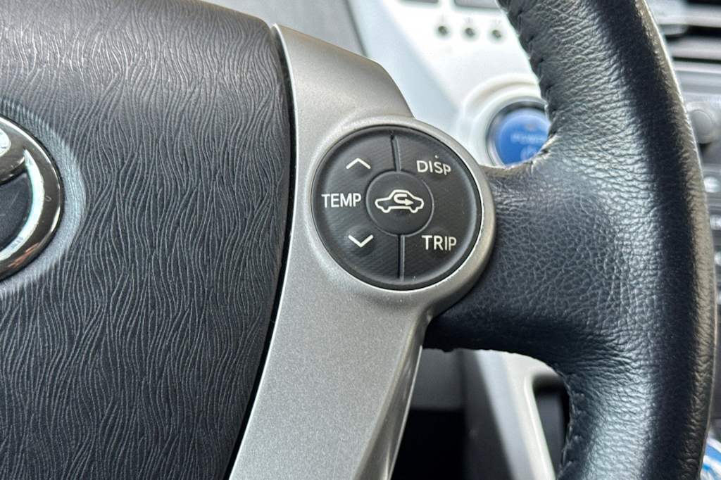 Thumbnail: 2014 Toyota Prius v - 33