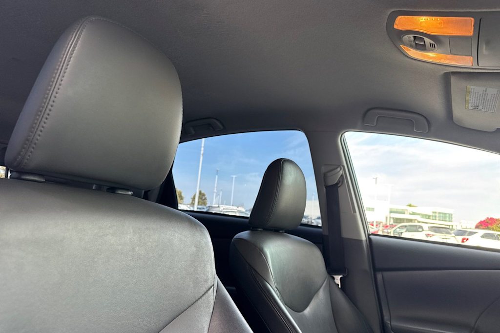 Thumbnail: 2014 Toyota Prius v - 23