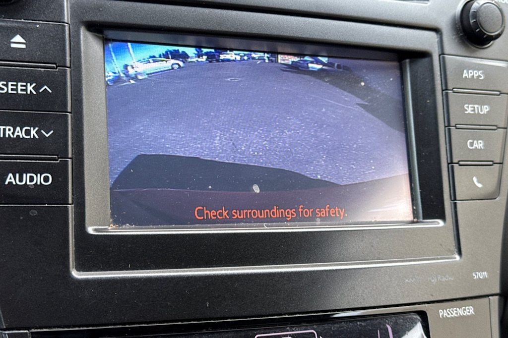 Thumbnail: 2014 Toyota Prius v - 26