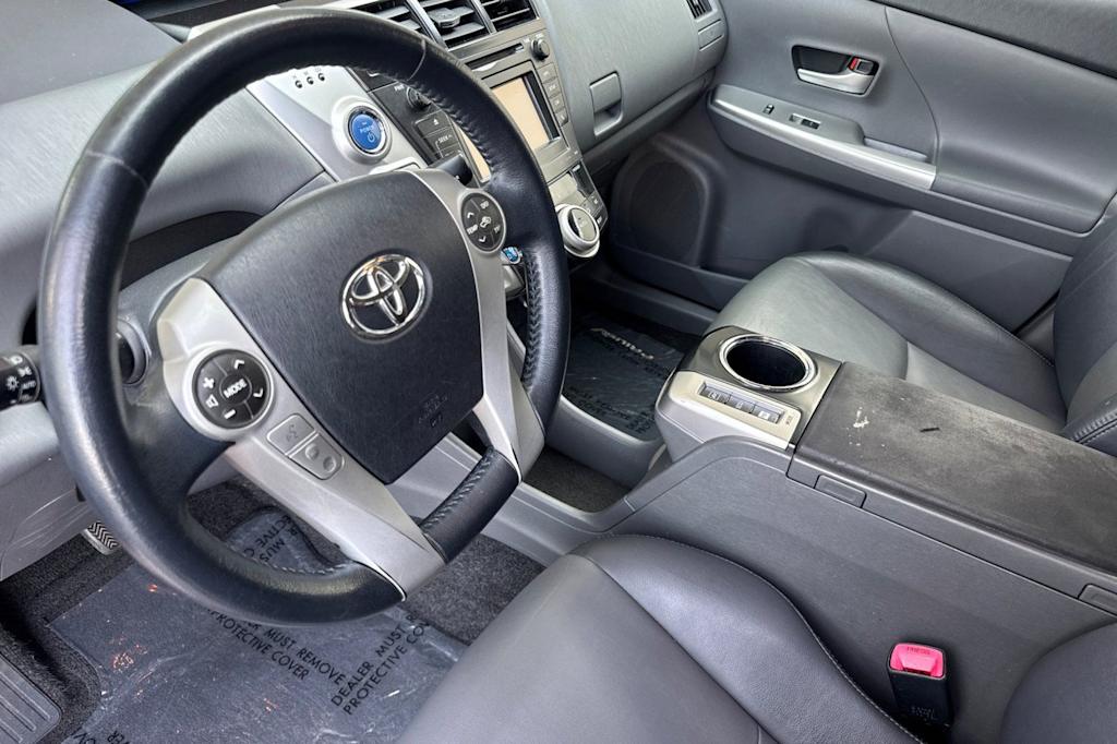 Thumbnail: 2014 Toyota Prius v - 8
