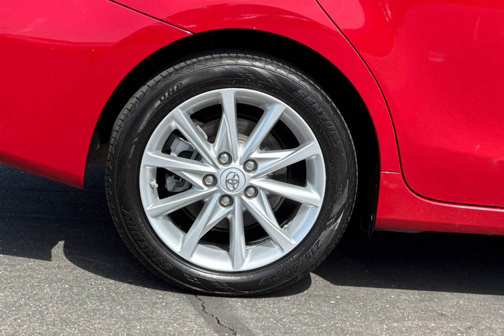 Thumbnail: 2014 Toyota Prius v - 7