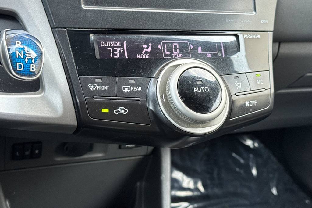 Thumbnail: 2014 Toyota Prius v - 28