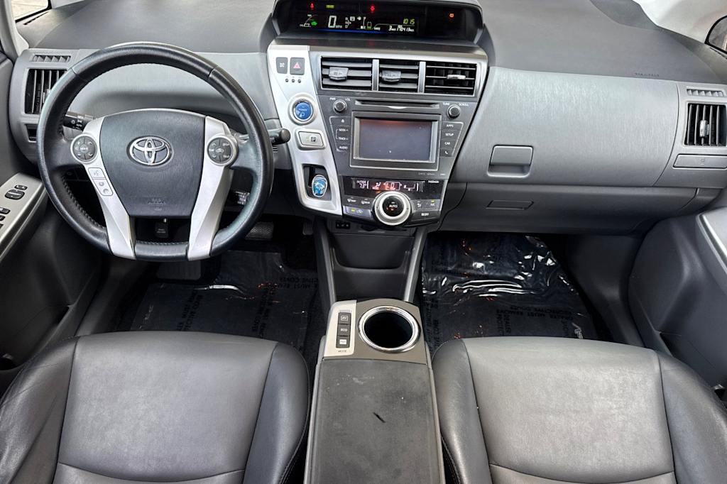 Thumbnail: 2014 Toyota Prius v - 2