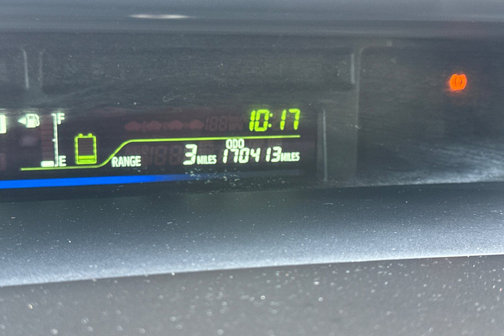 Thumbnail: 2014 Toyota Prius v - 13