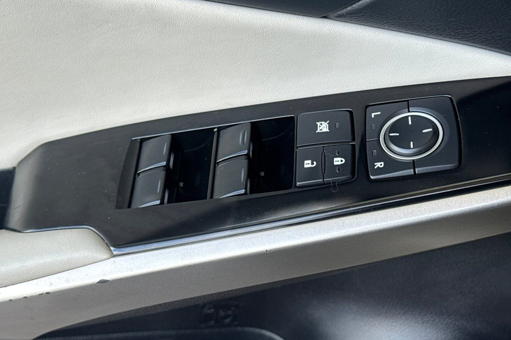 Thumbnail: 2014 Lexus IS - 20