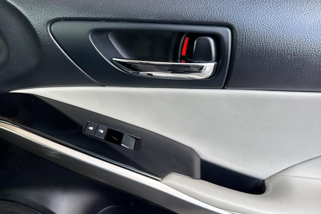Thumbnail: 2014 Lexus IS - 23