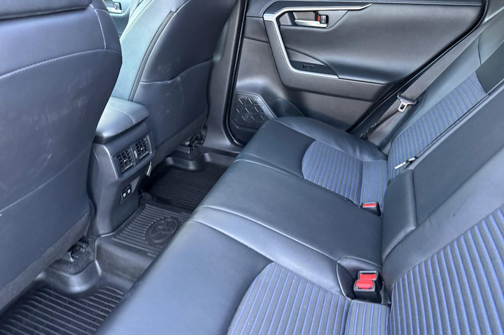 Thumbnail: 2020 Toyota RAV4 - 10