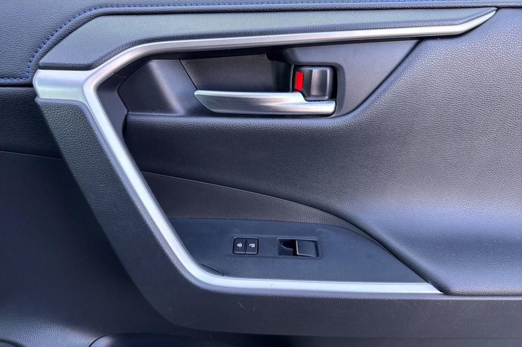 Thumbnail: 2020 Toyota RAV4 - 24