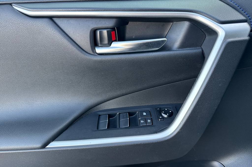 Thumbnail: 2020 Toyota RAV4 - 20