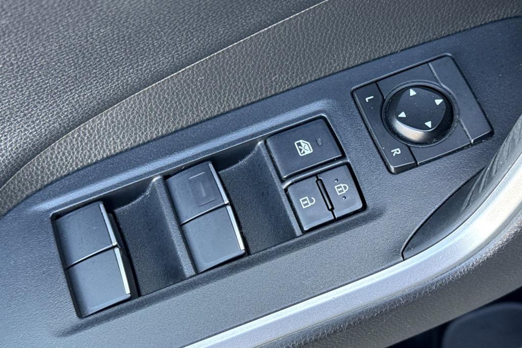 Thumbnail: 2020 Toyota RAV4 - 21