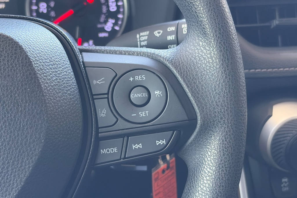 Thumbnail: 2019 Toyota RAV4 - 28