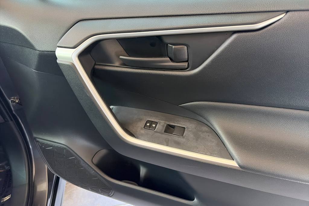 Thumbnail: 2019 Toyota RAV4 - 23