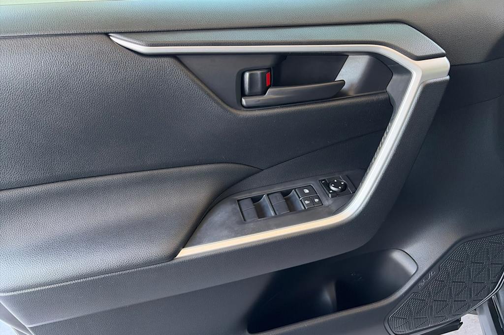 Thumbnail: 2019 Toyota RAV4 - 20
